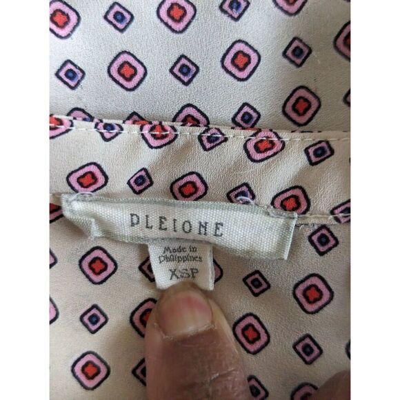 Pleione Long sleeve lightweight Beige Polka Dot button closure Blouse Size: XSP - Picture 7 of 7